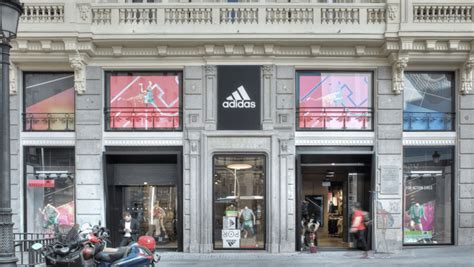 waar verkopen ze adidas|Adidas winkel in de buurt.